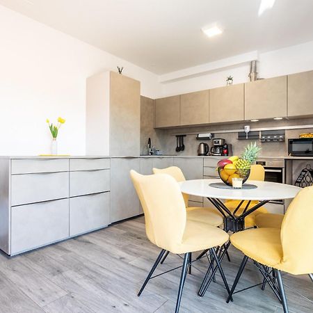 New Luxury 3-Bedroom Penthouse With Huge Terrace Split Exterior foto