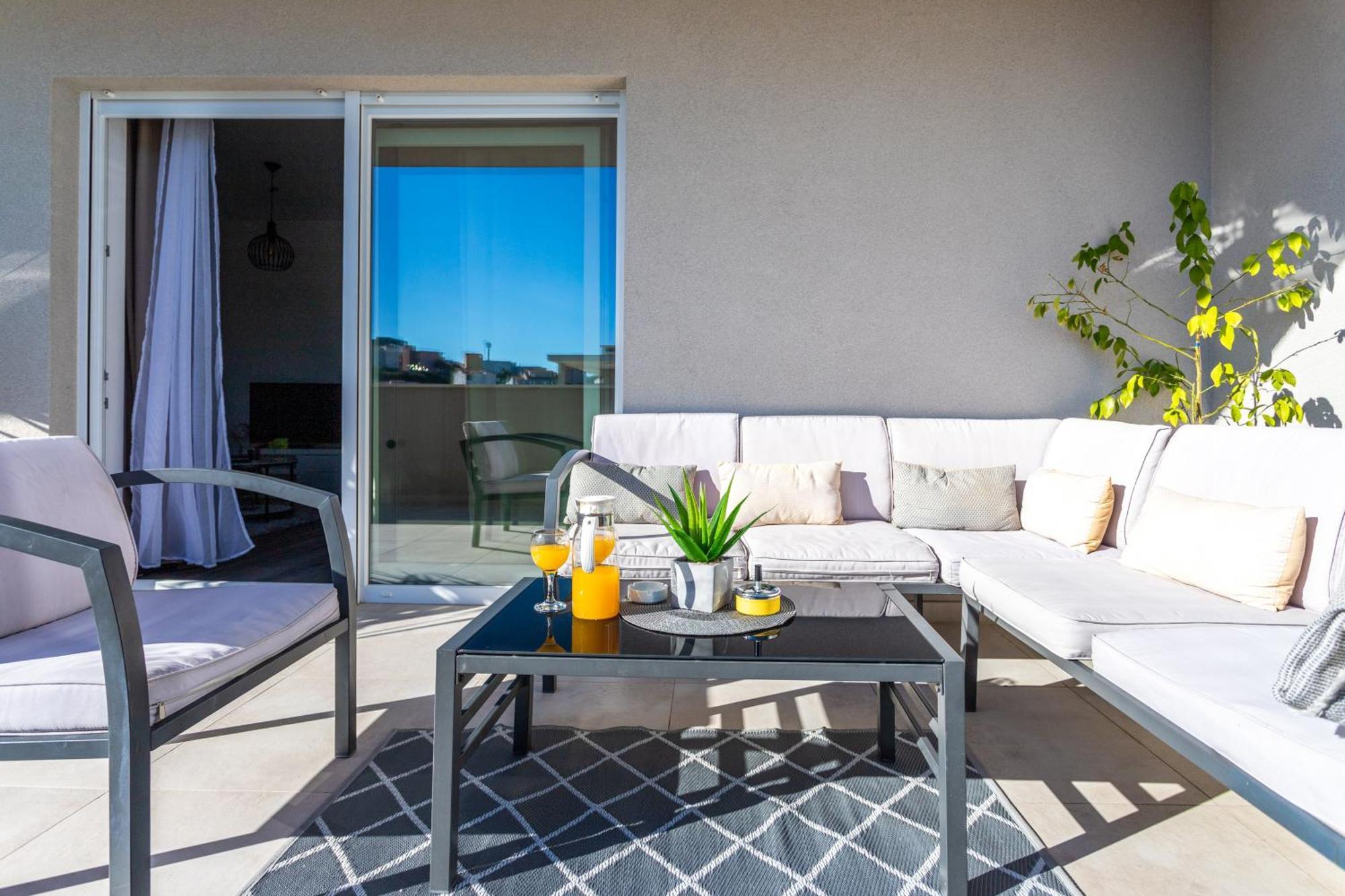 New Luxury 3-Bedroom Penthouse With Huge Terrace Split Exterior foto