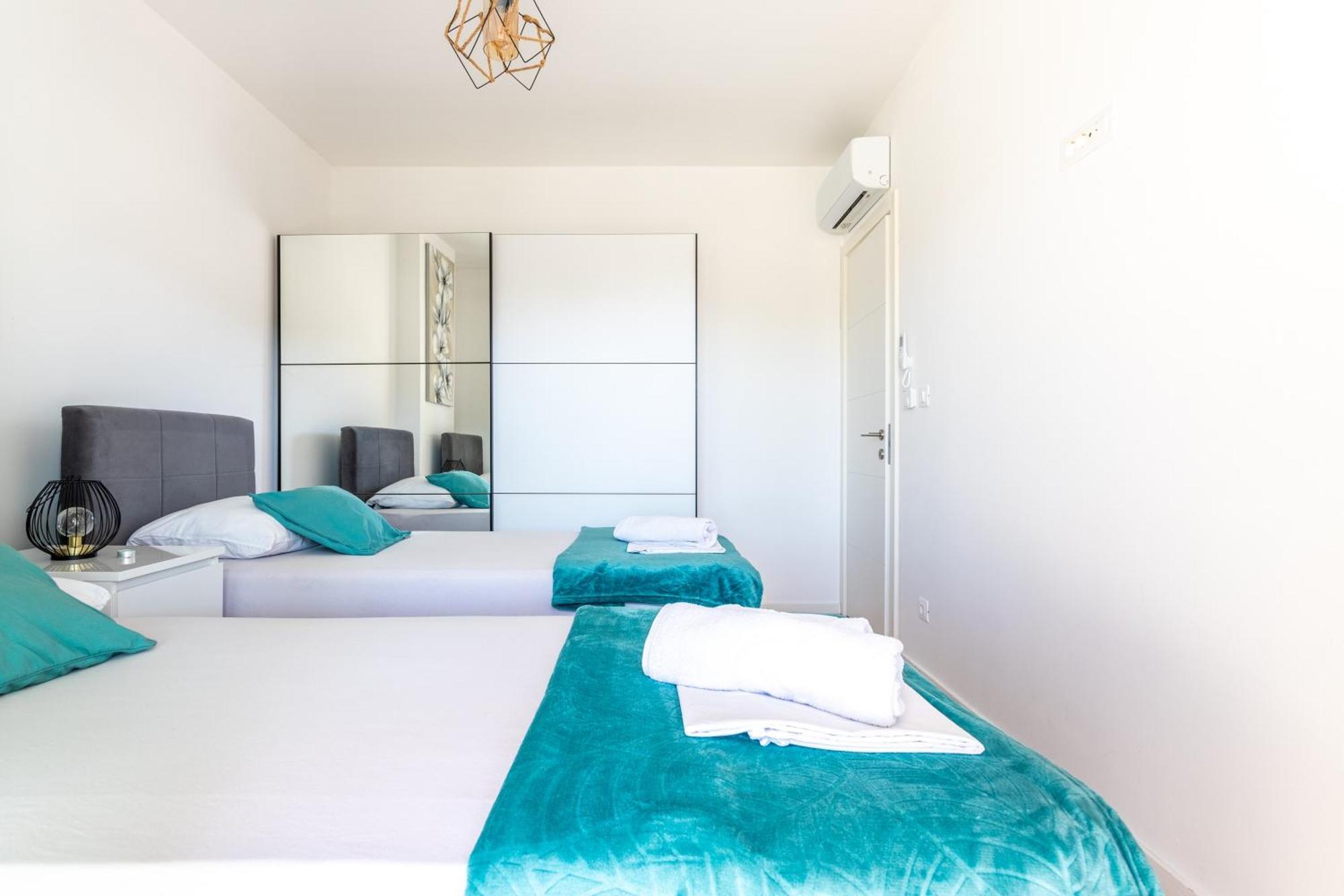 New Luxury 3-Bedroom Penthouse With Huge Terrace Split Exterior foto