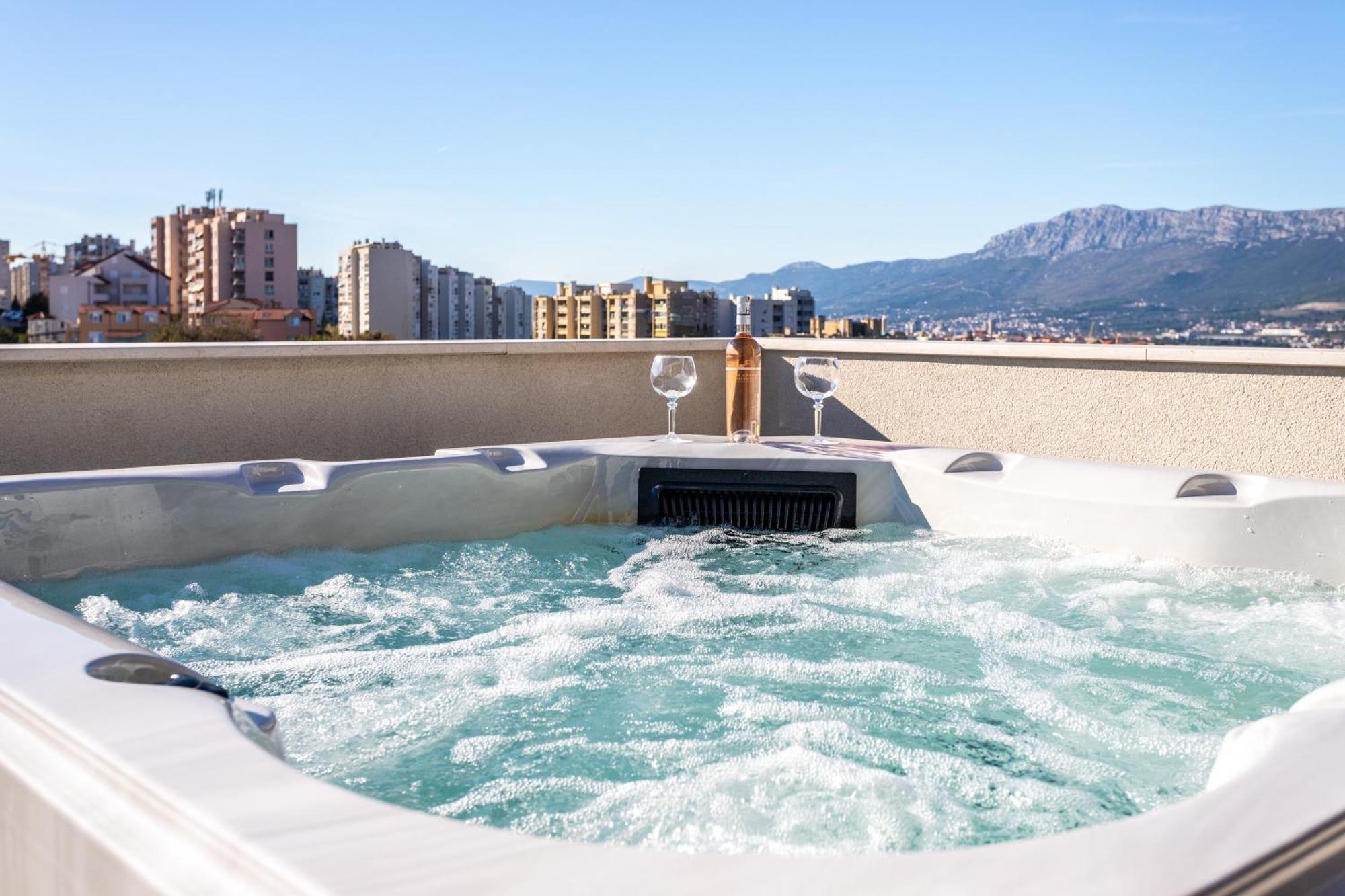 New Luxury 3-Bedroom Penthouse With Huge Terrace Split Exterior foto