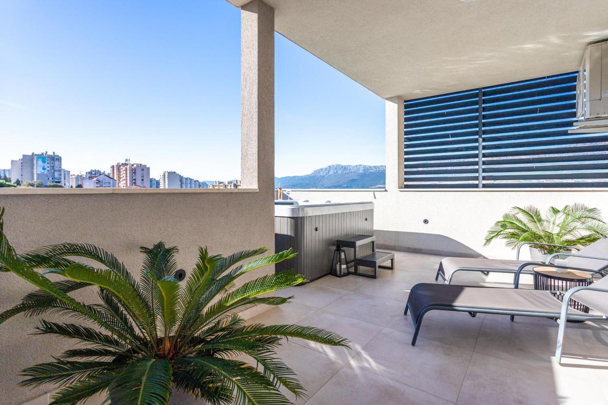 New Luxury 3-Bedroom Penthouse With Huge Terrace Split Exterior foto